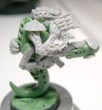 figurine sculptée de tyranide